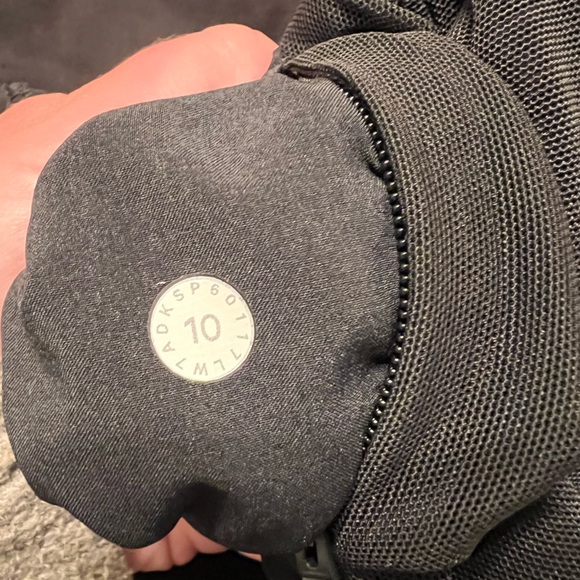 Lululemon Mind Over Miles Shorts size 10 Black EUC - Picture 6 of 9